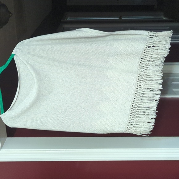 Lily Pulitzer floreanna sweater poncho style in heathered seaside grey. - Picture 2 of 5